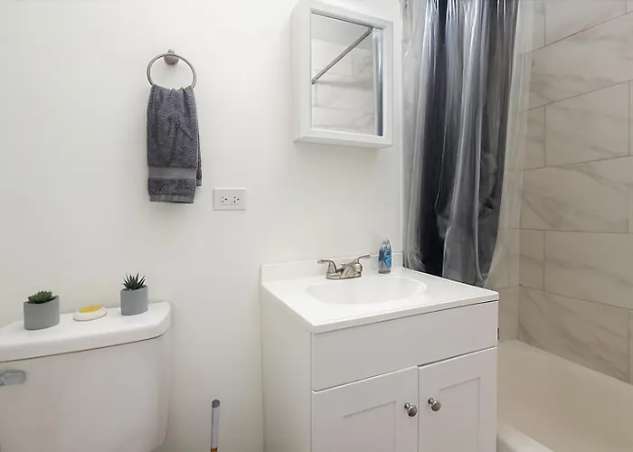Apartment Chic 2br Retreat Near Ohare Free Parking