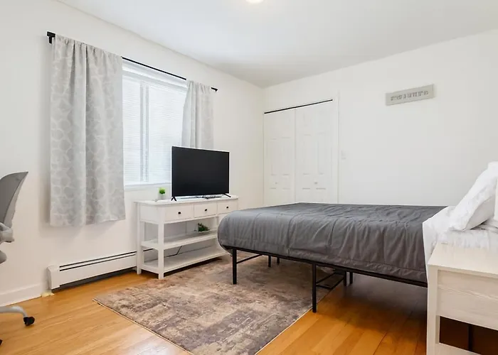 Chic 2br Retreat Near Ohare Free Parking Apartment Des Plaines