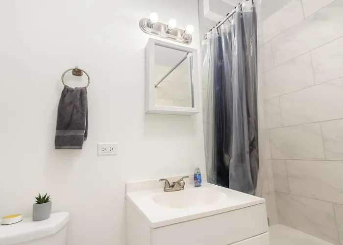 Chic 2br Retreat Near Ohare Free Parking Des Plaines