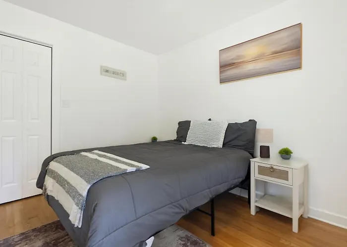 Chic 2br Retreat Near Ohare Free Parking Apartment Des Plaines