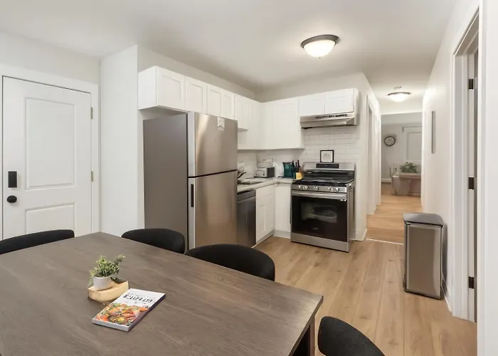 Chic 2br Retreat Near Ohare Free Parking Apartment *
