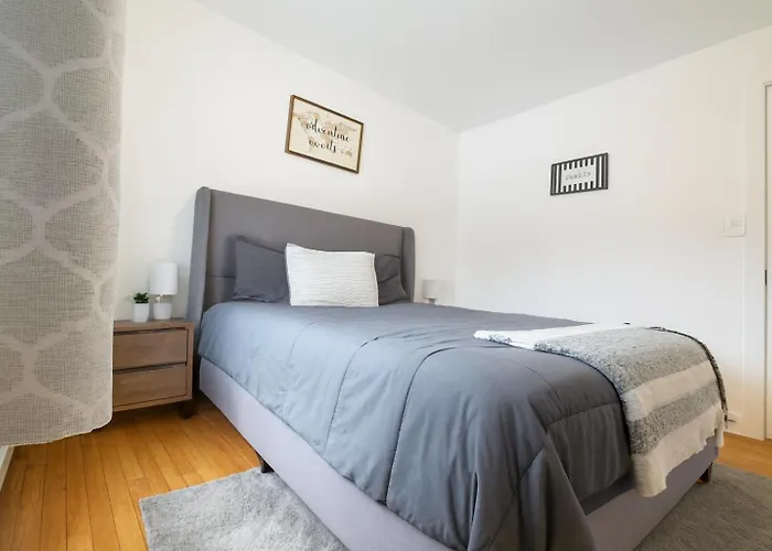 Chic 2br Retreat Near Ohare Free Parking *