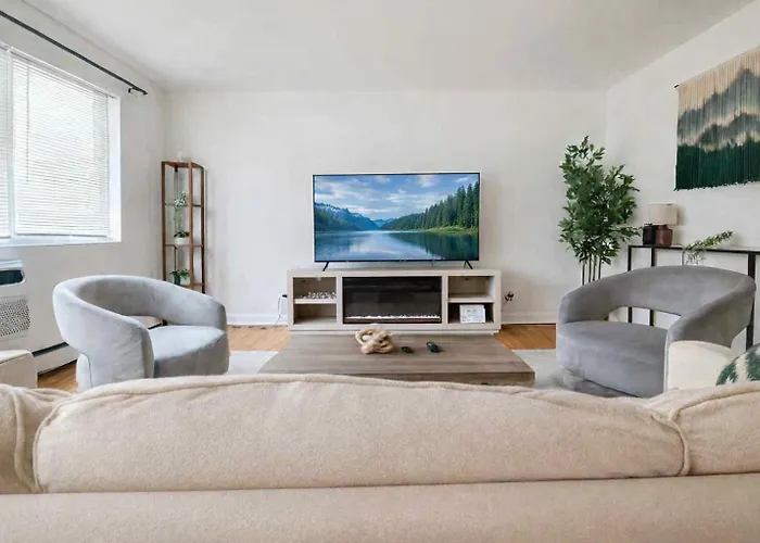 Chic 2br Retreat Near Ohare Free Parking Apartment